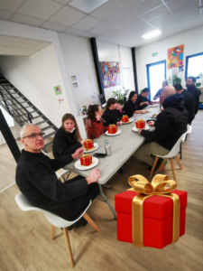 cadeau dans l'assiette chez un traiteur